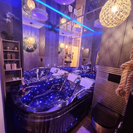 Warszawa Wola Wyjatkowe Studio Z Jacuzzi, Sauna I Fotelem Do Masazu - Exceptional Studio In Warsaw With Jacuzzi, Sauna And Massage Chair エクステリア 写真