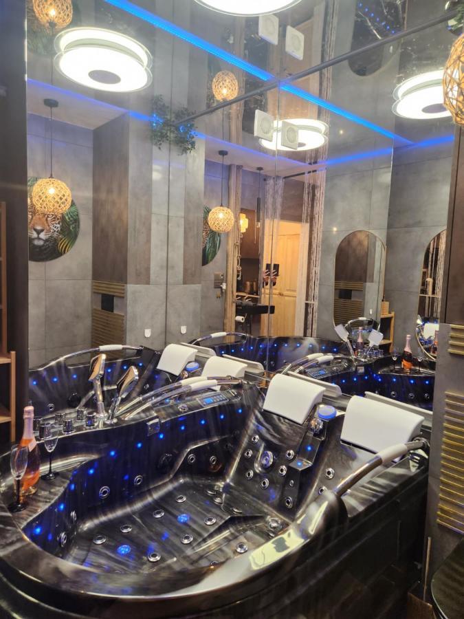 Warszawa Wola Wyjatkowe Studio Z Jacuzzi, Sauna I Fotelem Do Masazu - Exceptional Studio In Warsaw With Jacuzzi, Sauna And Massage Chair エクステリア 写真